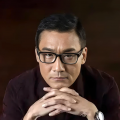 迪士尼CEO罗伯特·艾格表示，迪士尼正在进行一场重大转型，这些变化将围绕创造力重塑公司，减少开支，并为流媒体 迪士尼第一季财报净利跌6% 影片营销发行成本高 2013-02-10 2月6日，迪士尼（DIS）发布2013财年第一财季财报。